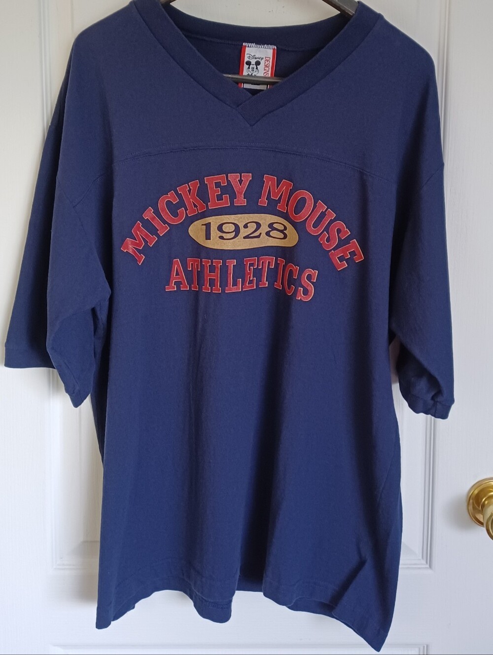 VINTAGE DISNEY DESIGNS NAVY V-NECK T-SHIRT MICKEY MOUSE ATHLETICS 1928 L/XL